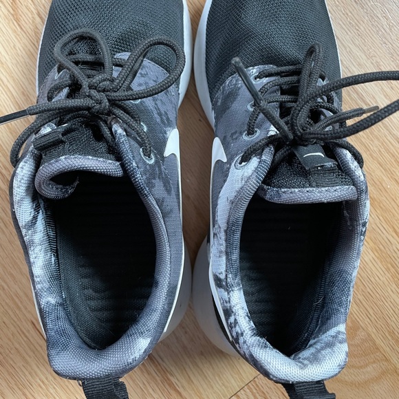 Nike Roshe - Picture 3 of 4